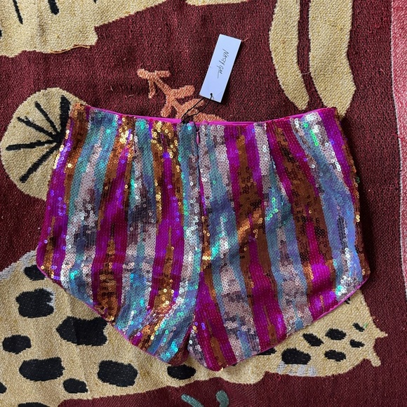 NWT Nasty Gal Sequin Rainbow Hot Pants Size 14 - Picture 3 of 5